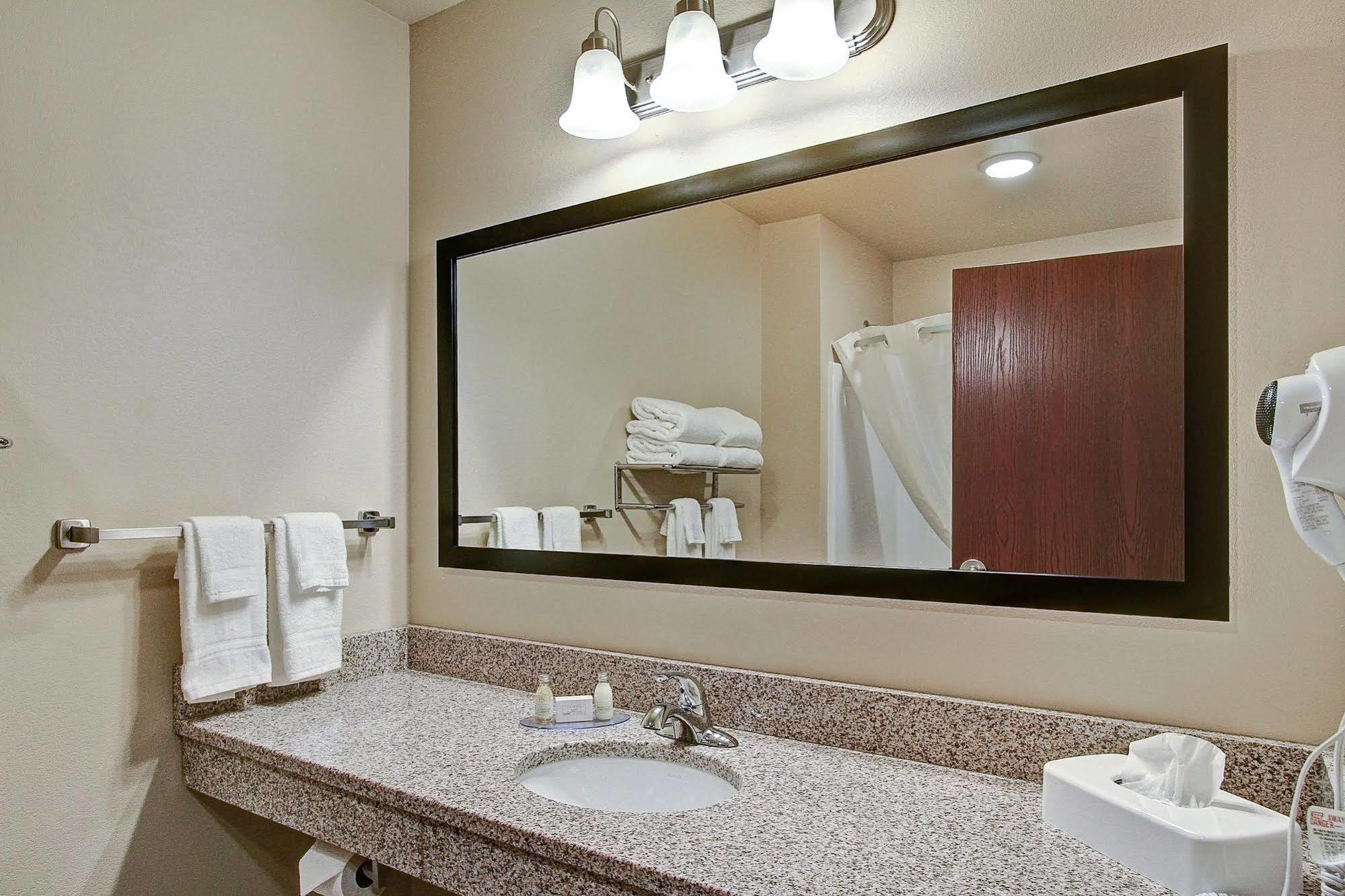 Cobblestone Hotel & Suites Pulaski/Green Bay Zewnętrze zdjęcie