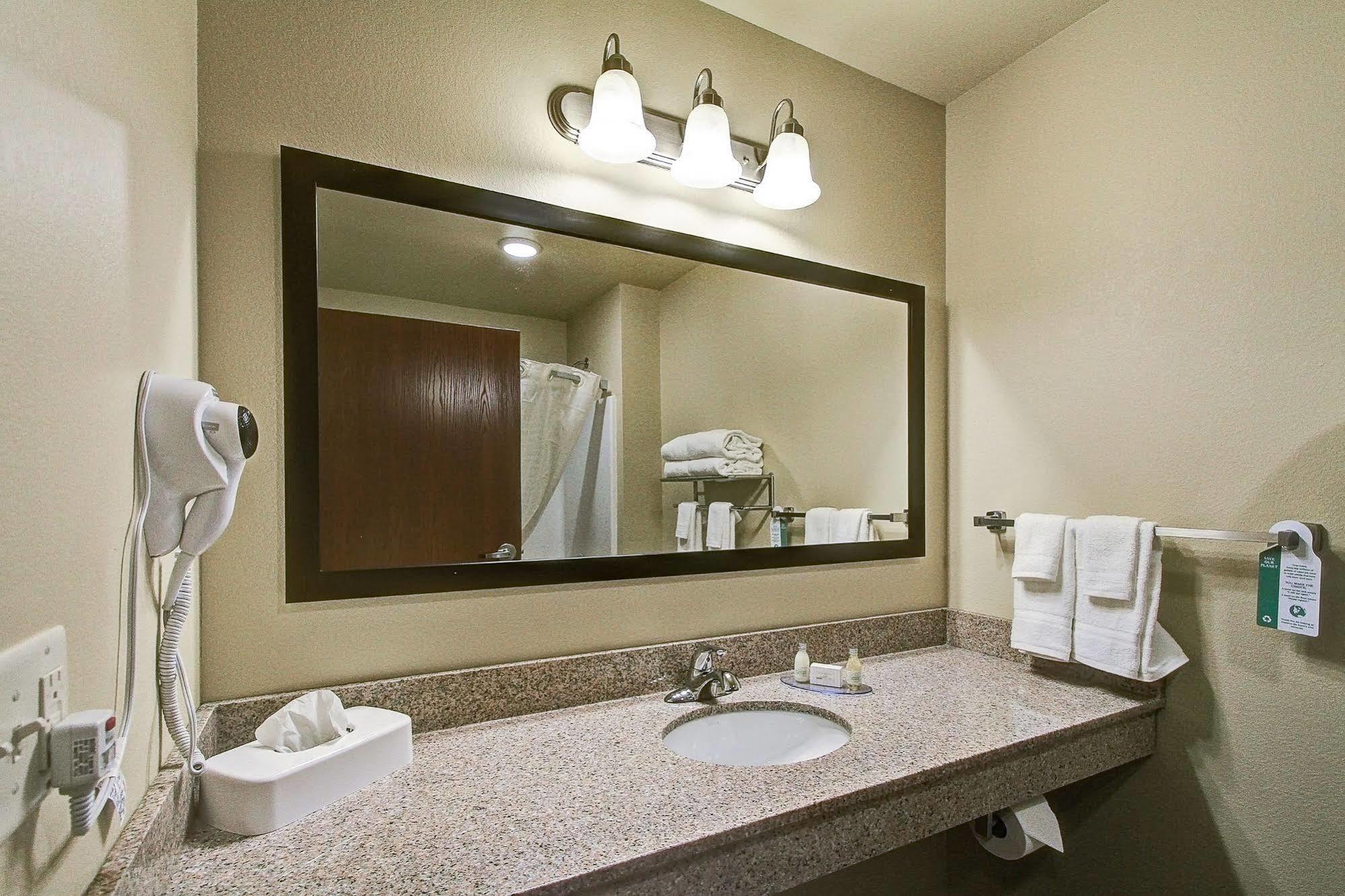 Cobblestone Hotel & Suites Pulaski/Green Bay Zewnętrze zdjęcie