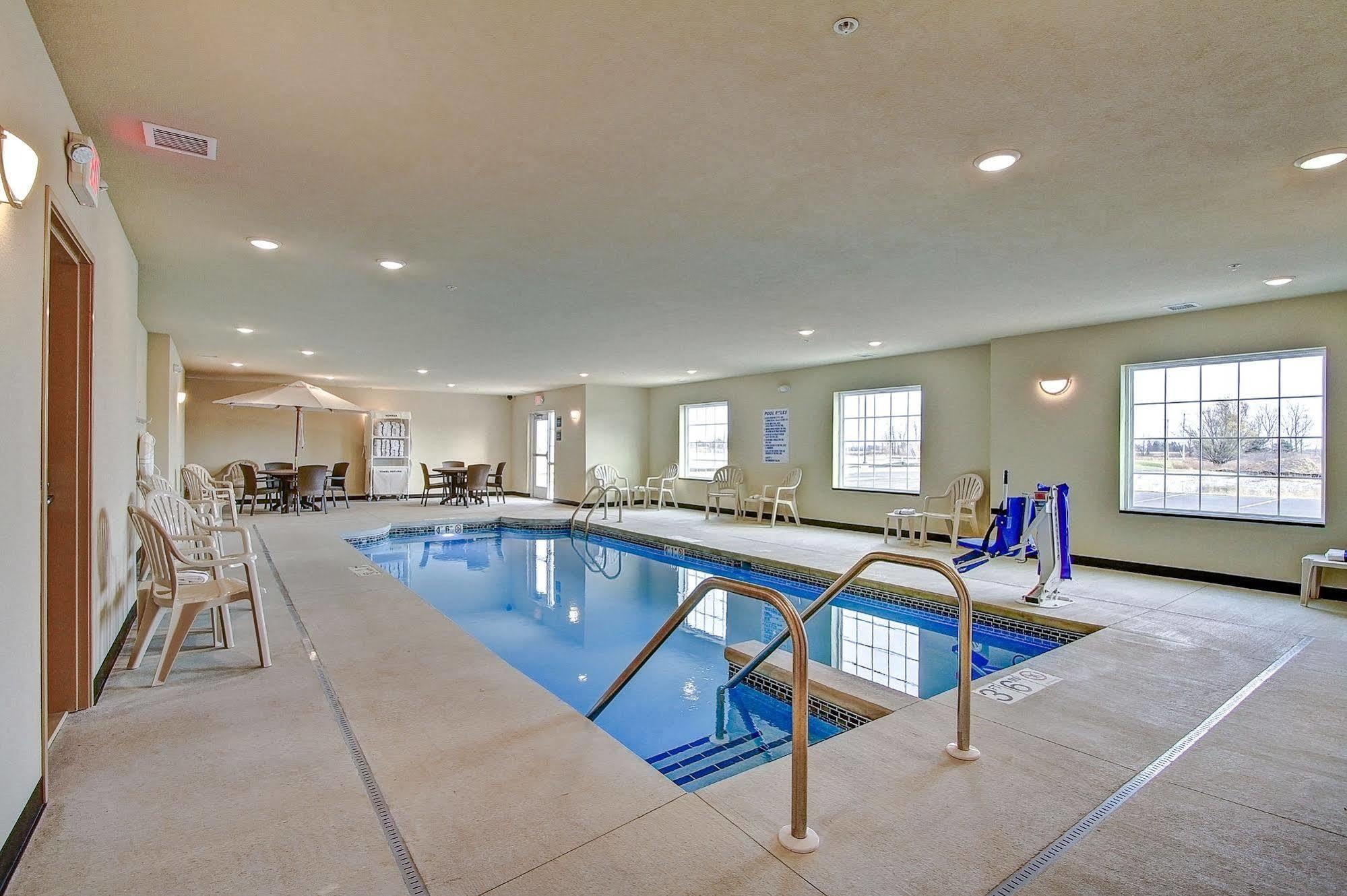 Cobblestone Hotel & Suites Pulaski/Green Bay Zewnętrze zdjęcie